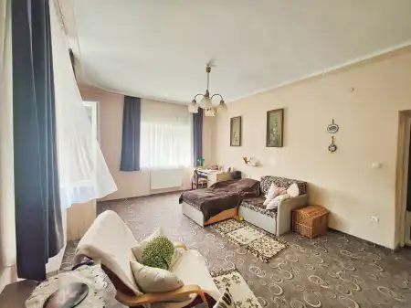 Eladó családi ház, Szatymaz 6 szoba 221 m² 77.35 M Ft