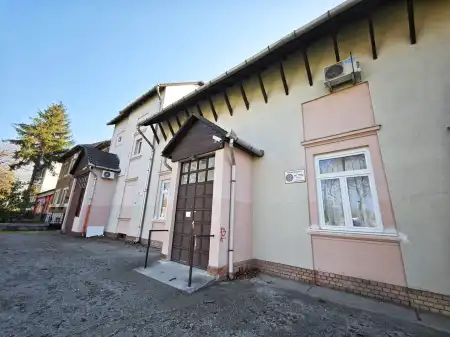 Eladó ipari ingatlan, Szeged 1111 m² 495 M Ft