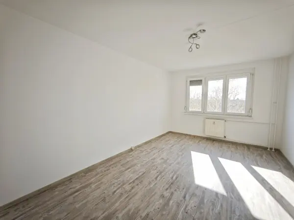 Eladó panellakás, Szeged 3 szoba 60 m² 51 M Ft