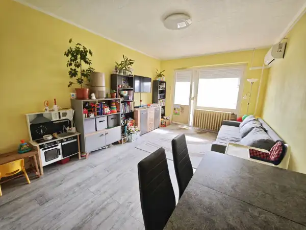 Eladó panellakás, Szeged 3 szoba 63 m² 55 M Ft