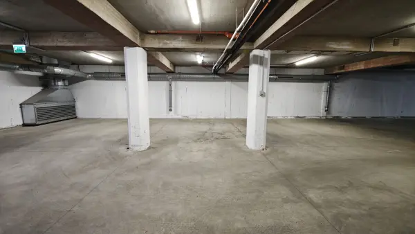 Eladó újszerű garázs, Szeged 13 m² 7.5 M Ft