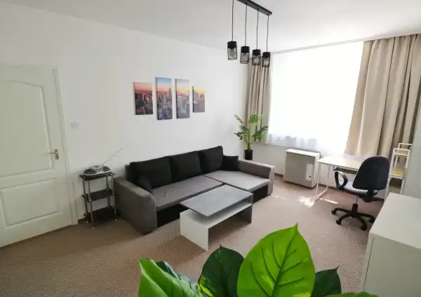 Kiadó téglalakás, Szeged 2 szoba 48 m² 180 E Ft/hó